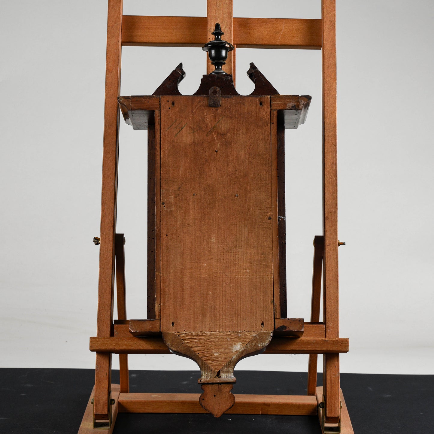 Orologio a pendolo da parete in legno con pendolo e chiave di carica
