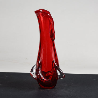 Vaso in vetro  Murano rosso produzione artigianale Italia  1960