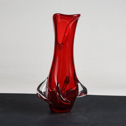 Vaso in vetro  Murano rosso produzione artigianale Italia  1960