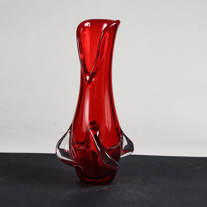Vaso in vetro  Murano rosso produzione artigianale Italia  1960