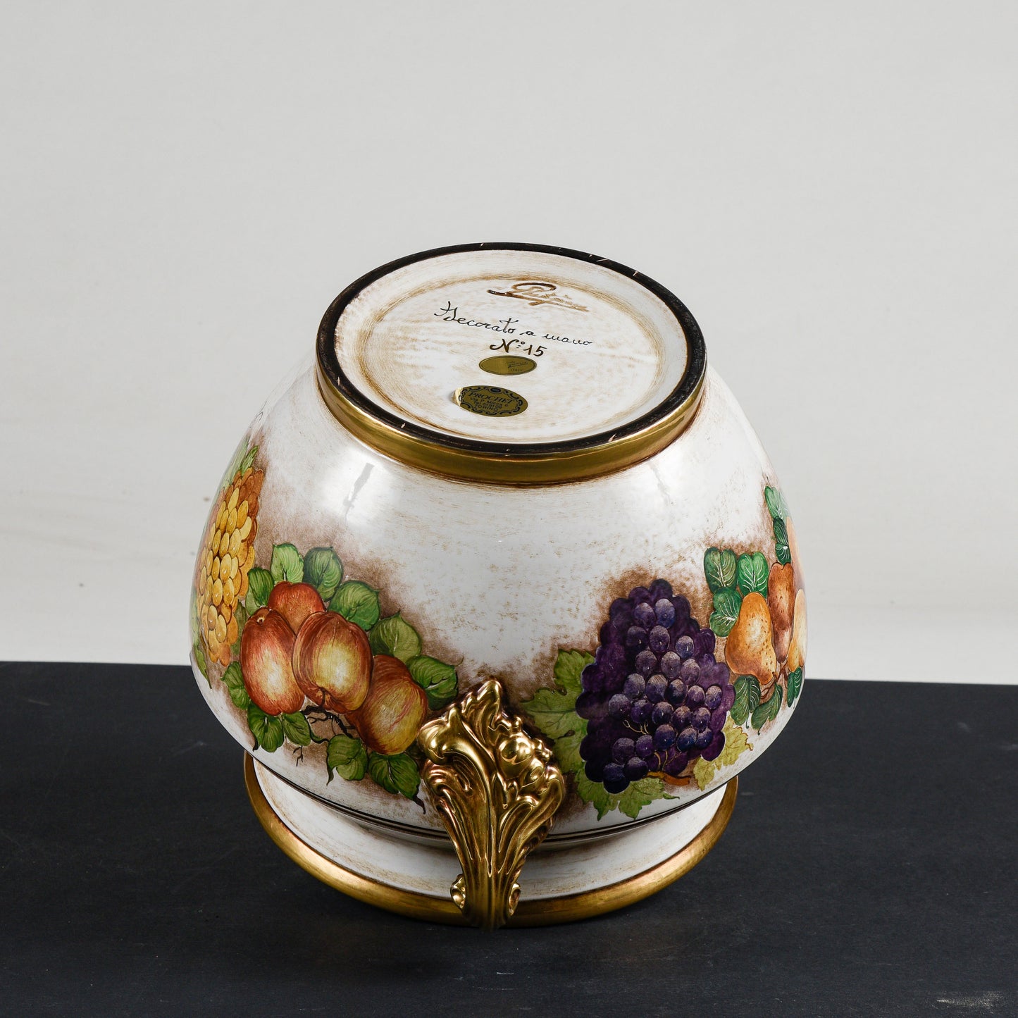 Vaso cache pot in ceramica decorato a mano firmato Batignani Prochet Torino