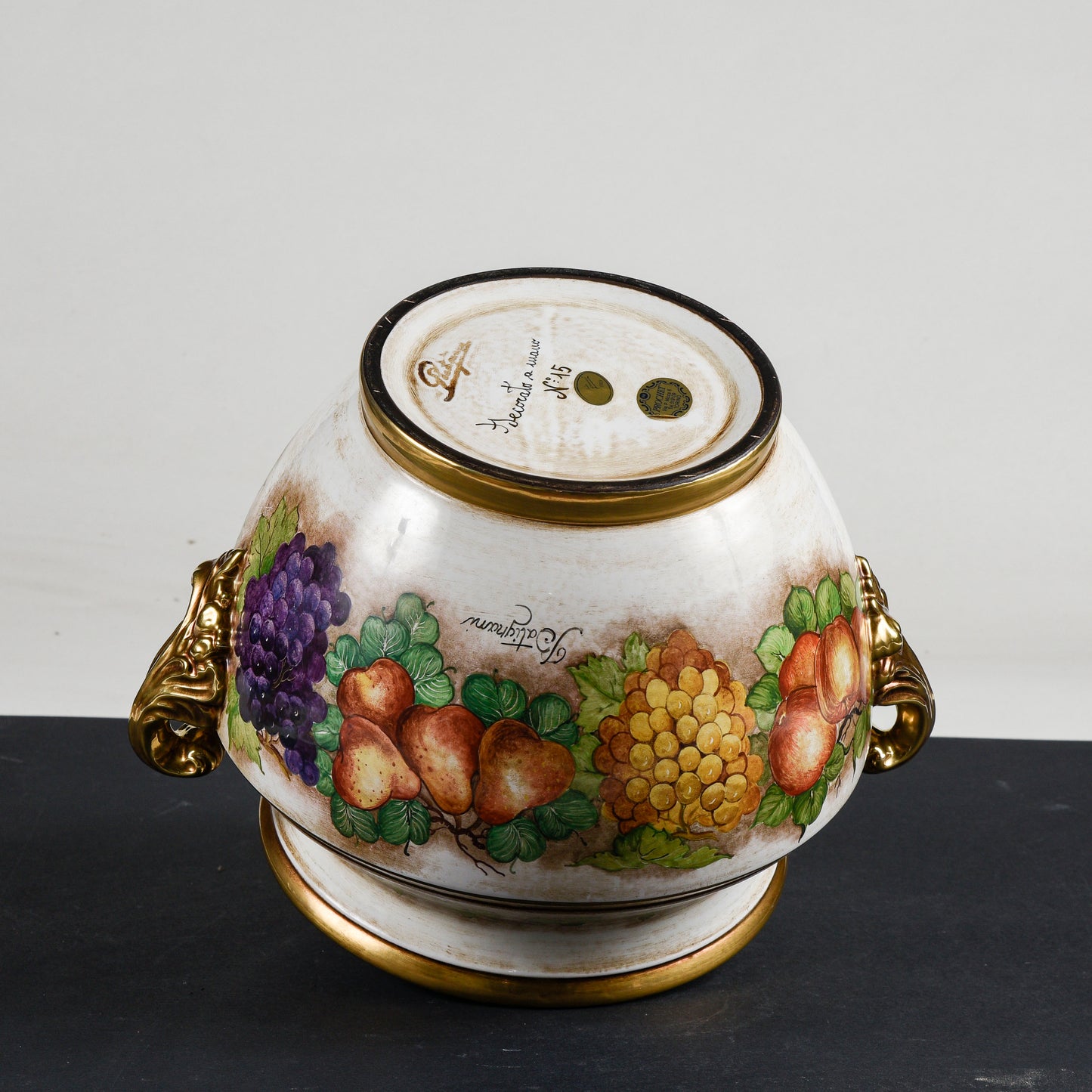 Vaso cache pot in ceramica decorato a mano firmato Batignani Prochet Torino