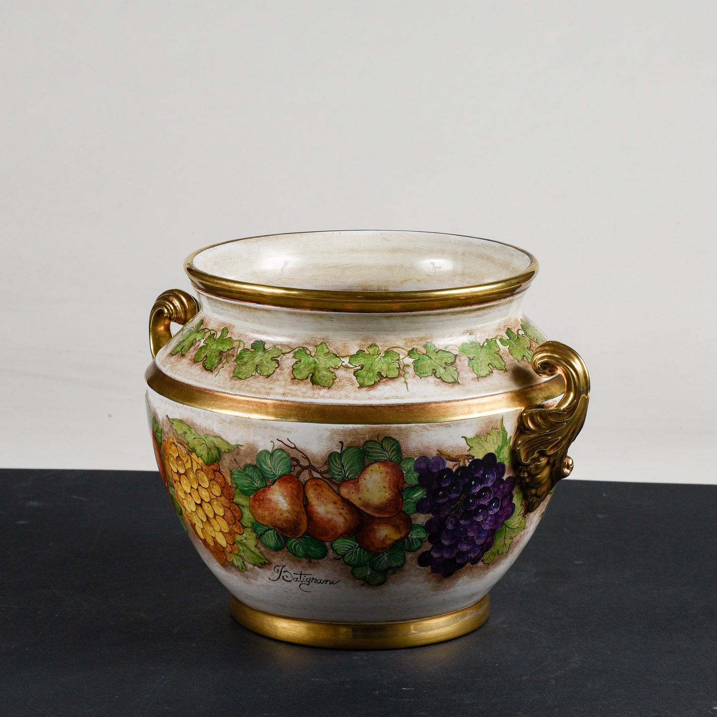 Vaso cache pot in ceramica decorato a mano firmato Batignani Prochet Torino
