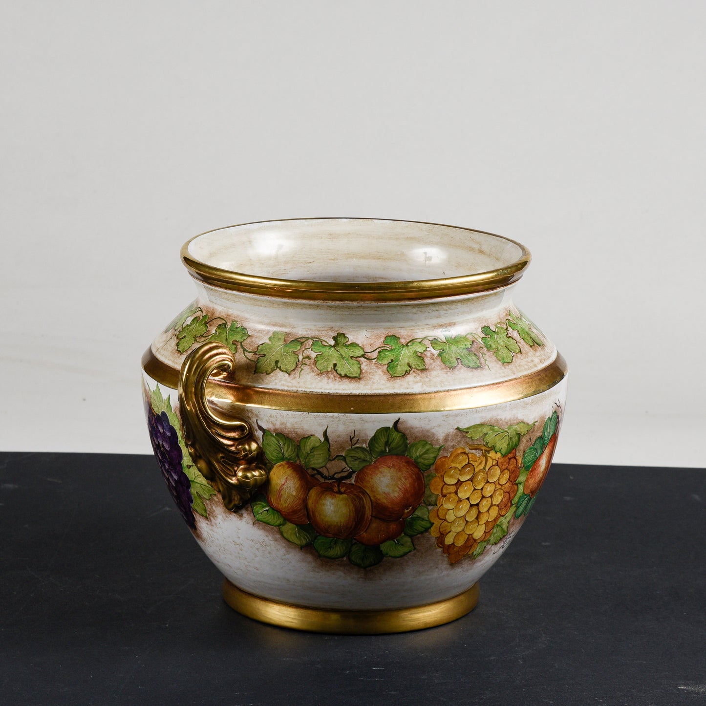 Vaso cache pot in ceramica decorato a mano firmato Batignani Prochet Torino