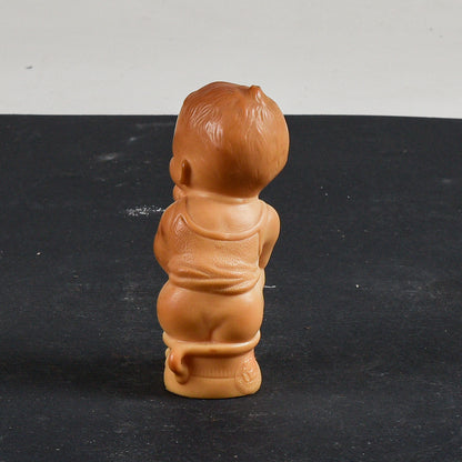 Pupazzo giocattolo di gomma bambino seduto sul vasetto Ledra Rubbertoys  1970