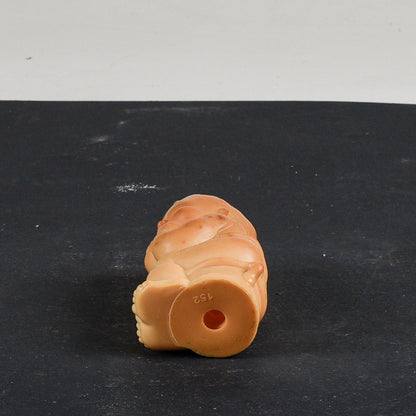 Pupazzo giocattolo di gomma bambino seduto sul vasetto Ledra Rubbertoys  1970