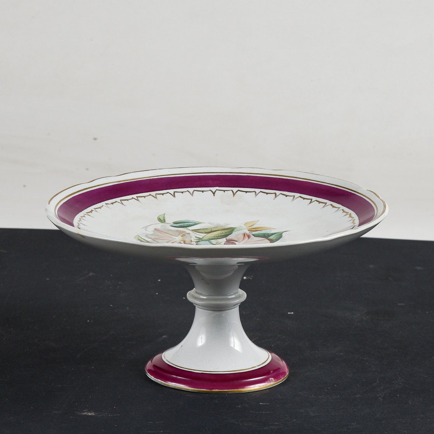 Alzatina in ceramica con decoro floreale marcata PW epoca primo 900