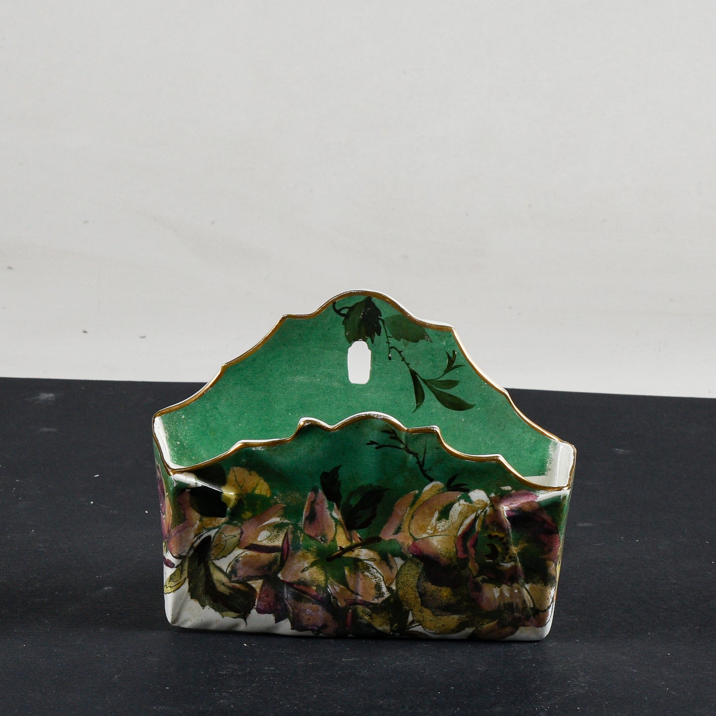 Porta lettere  da parete portalettere firmato Società Ceramica Richard Milano epoca XX Secolo