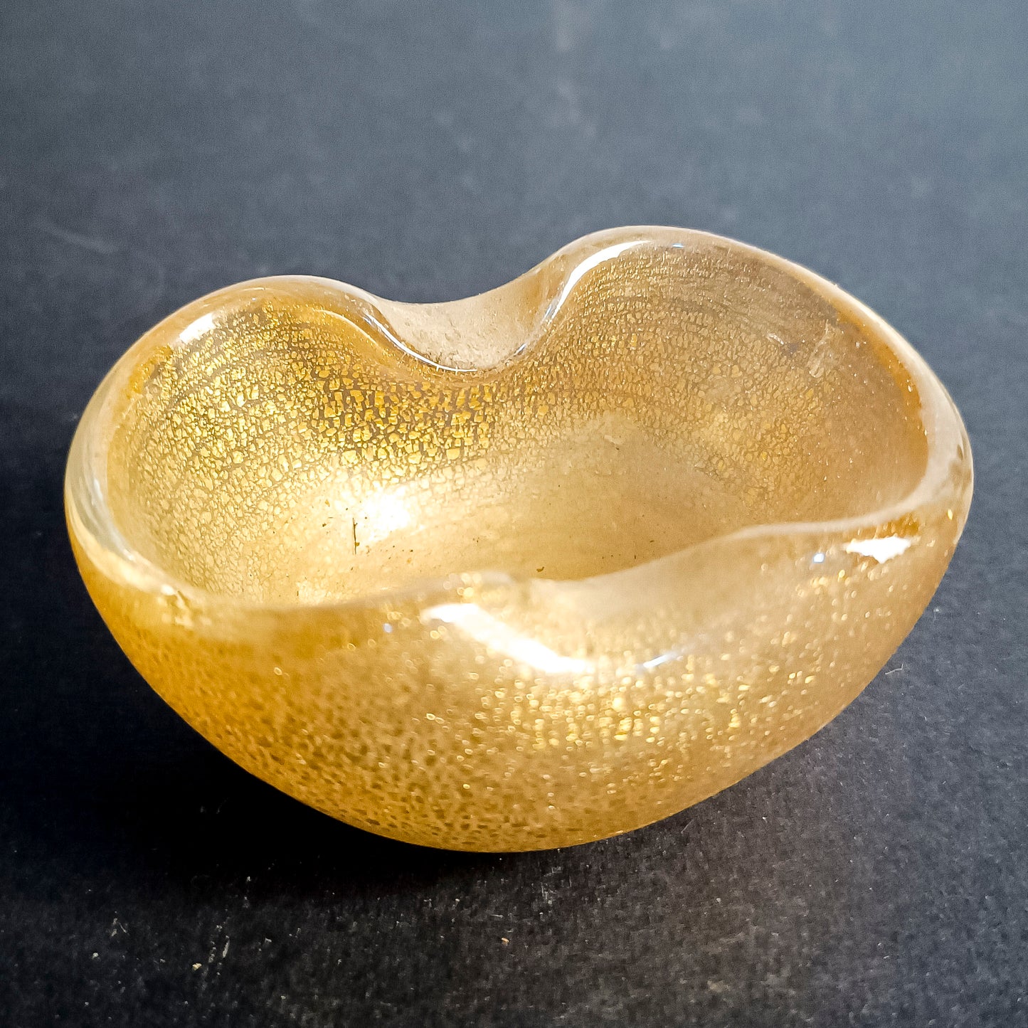 Portacenere svuota tasche ciotola  in vetro decorata a foglia oro  Italia 1950