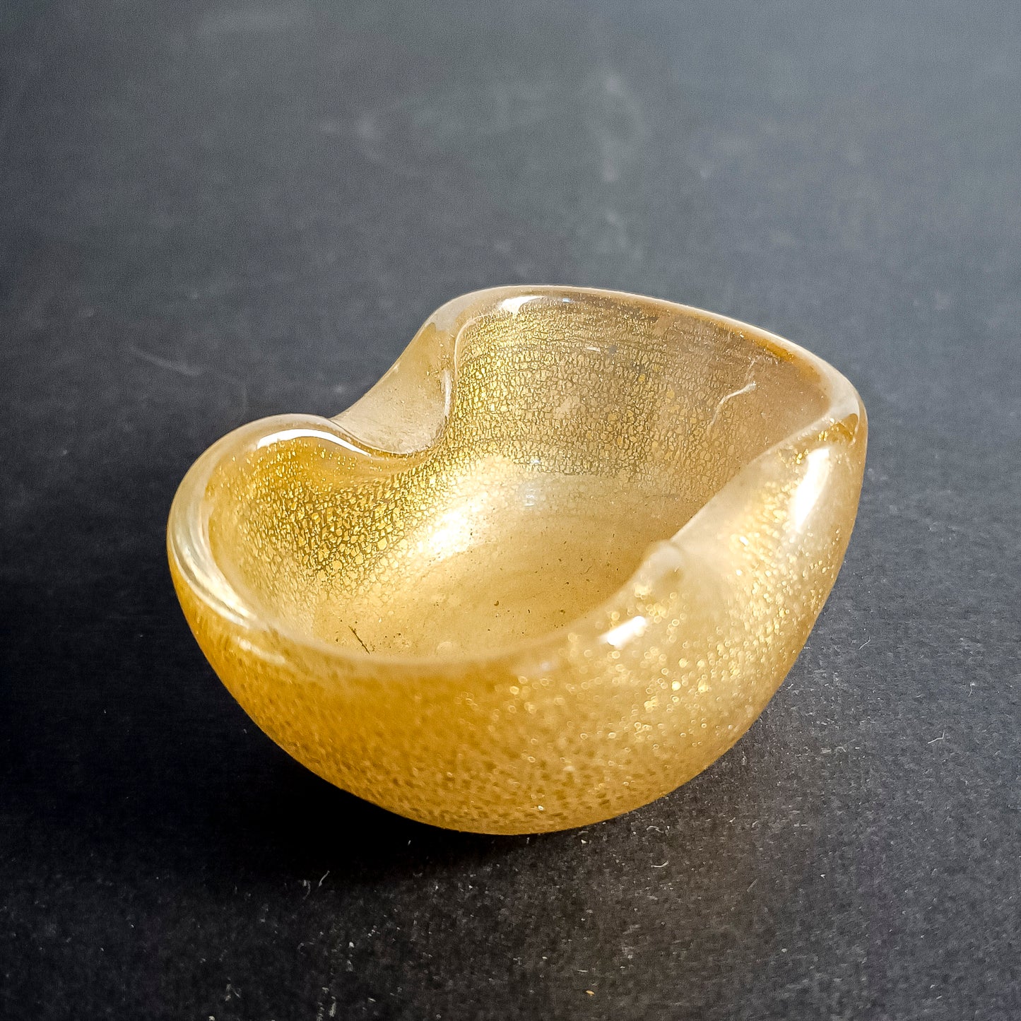 Portacenere svuota tasche ciotola  in vetro decorata a foglia oro  Italia 1950
