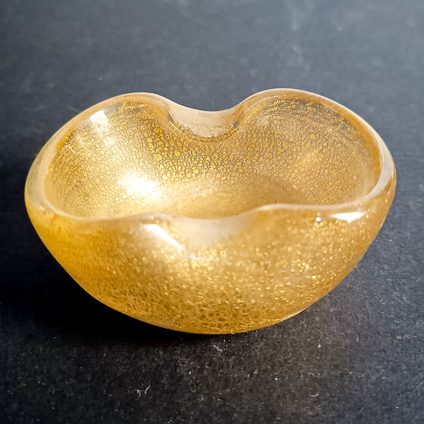 Portacenere svuota tasche ciotola  in vetro decorata a foglia oro  Italia 1950