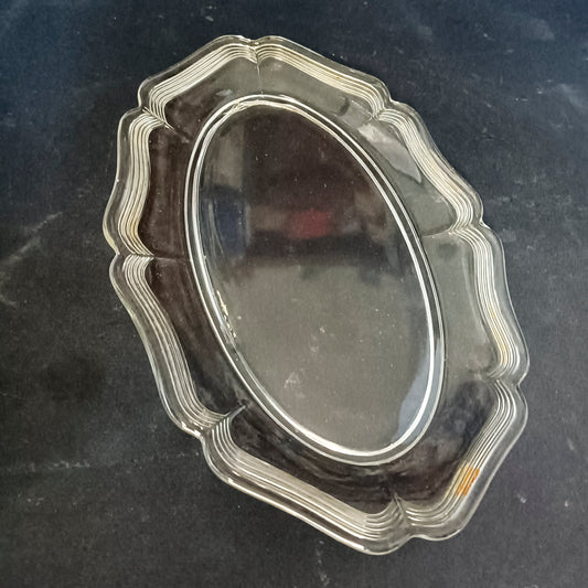 Vassoio piatto ovale in vetro lavorato epoca 900
