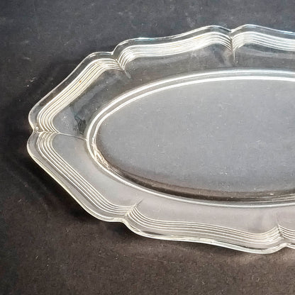 Vassoio piatto ovale in vetro lavorato epoca 900