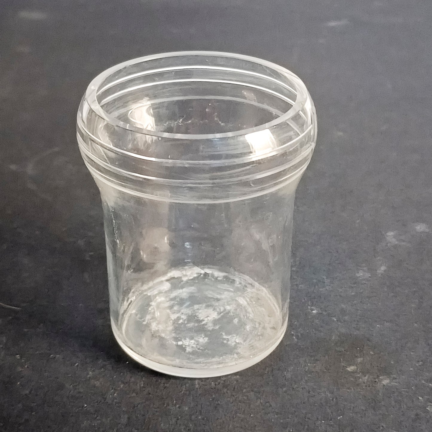 Vaso in vetro con decori geometrici primo 900