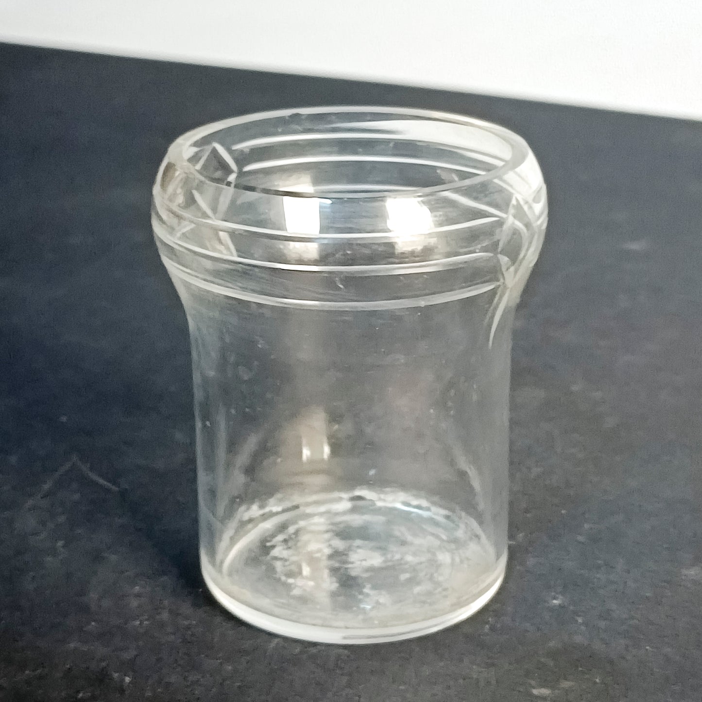 Vaso in vetro con decori geometrici primo 900