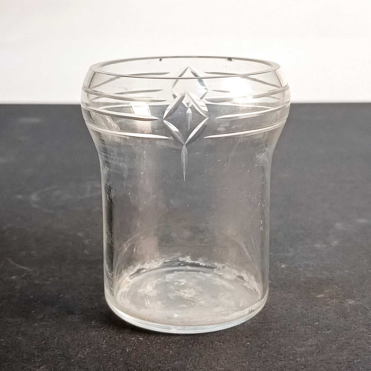 Vaso in vetro con decori geometrici primo 900