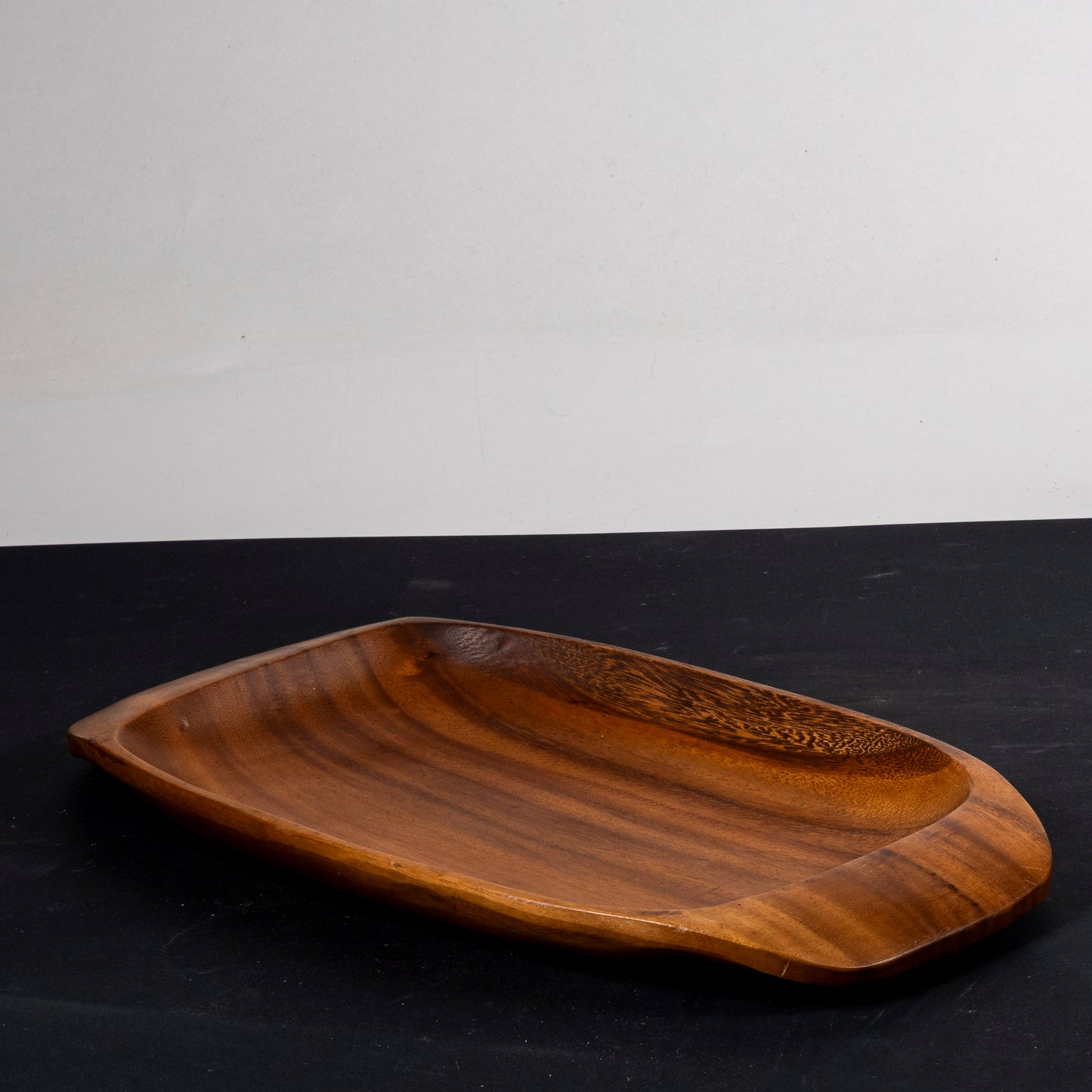 Vassoio in legno con manici smussati 1990