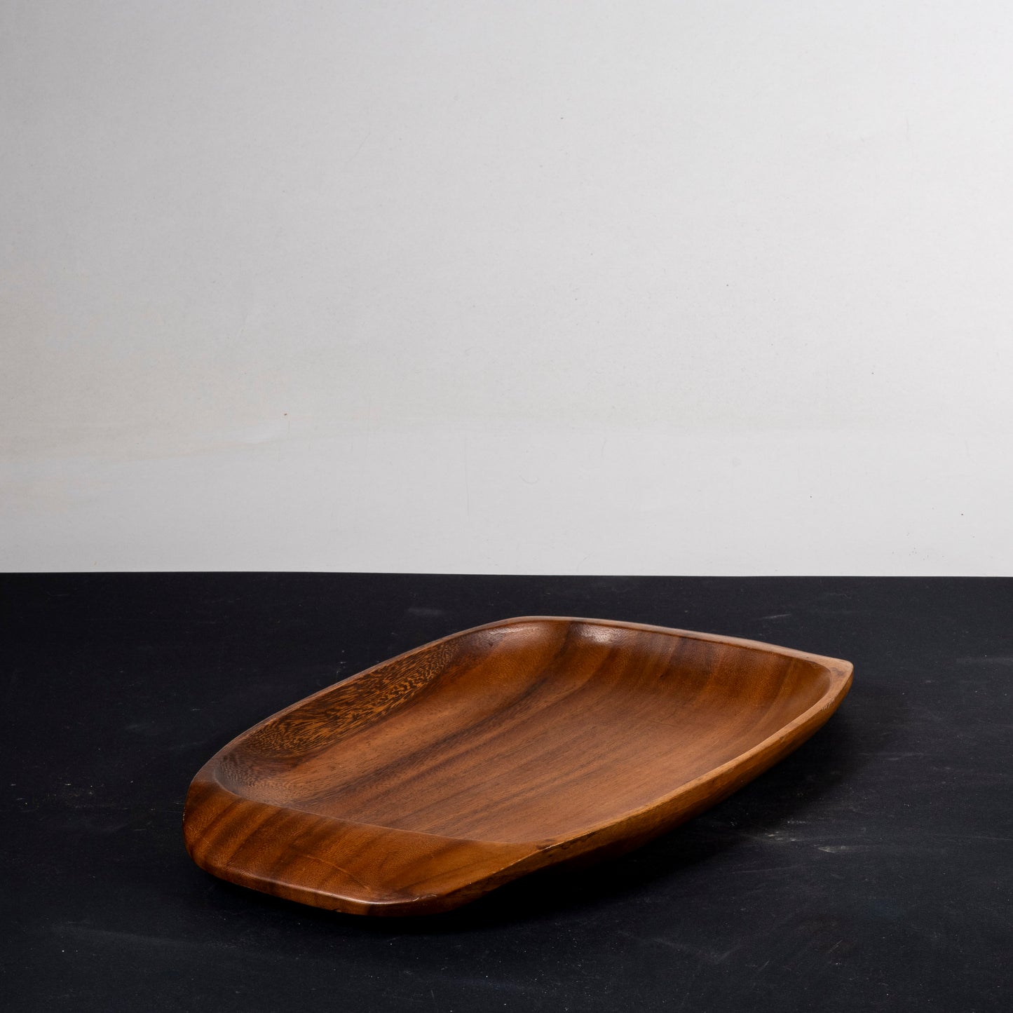 Vassoio in legno con manici smussati 1990