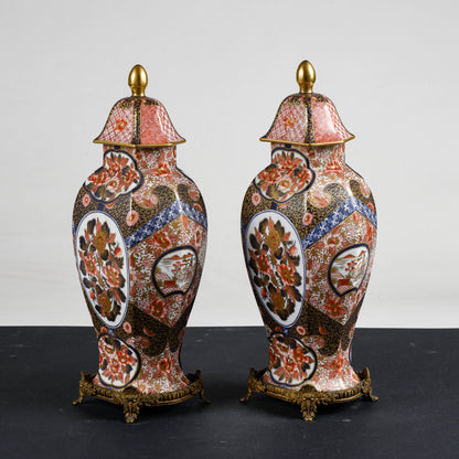 Coppia vasi potiche  ceramica cinese con base metallo 1990