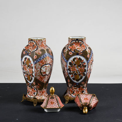 Coppia vasi potiche  ceramica cinese con base metallo 1990