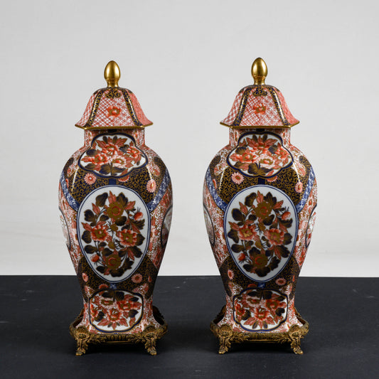 Coppia vasi potiche  ceramica cinese con base metallo 1990