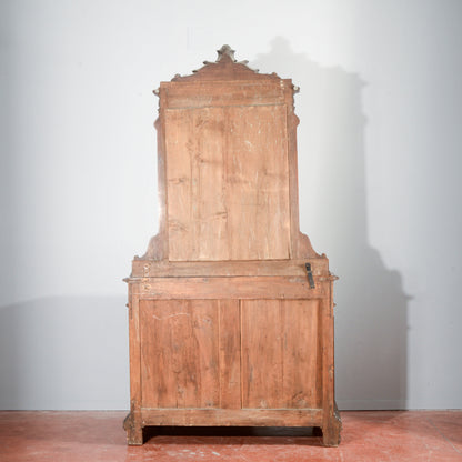 Credenza con specchiera in noce intagliata Italia epoca fine 1800
