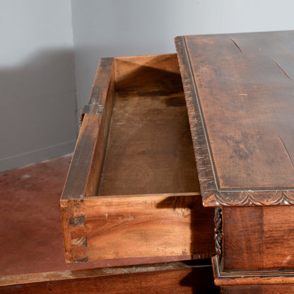 Credenza con specchiera in noce intagliata Italia epoca fine 1800