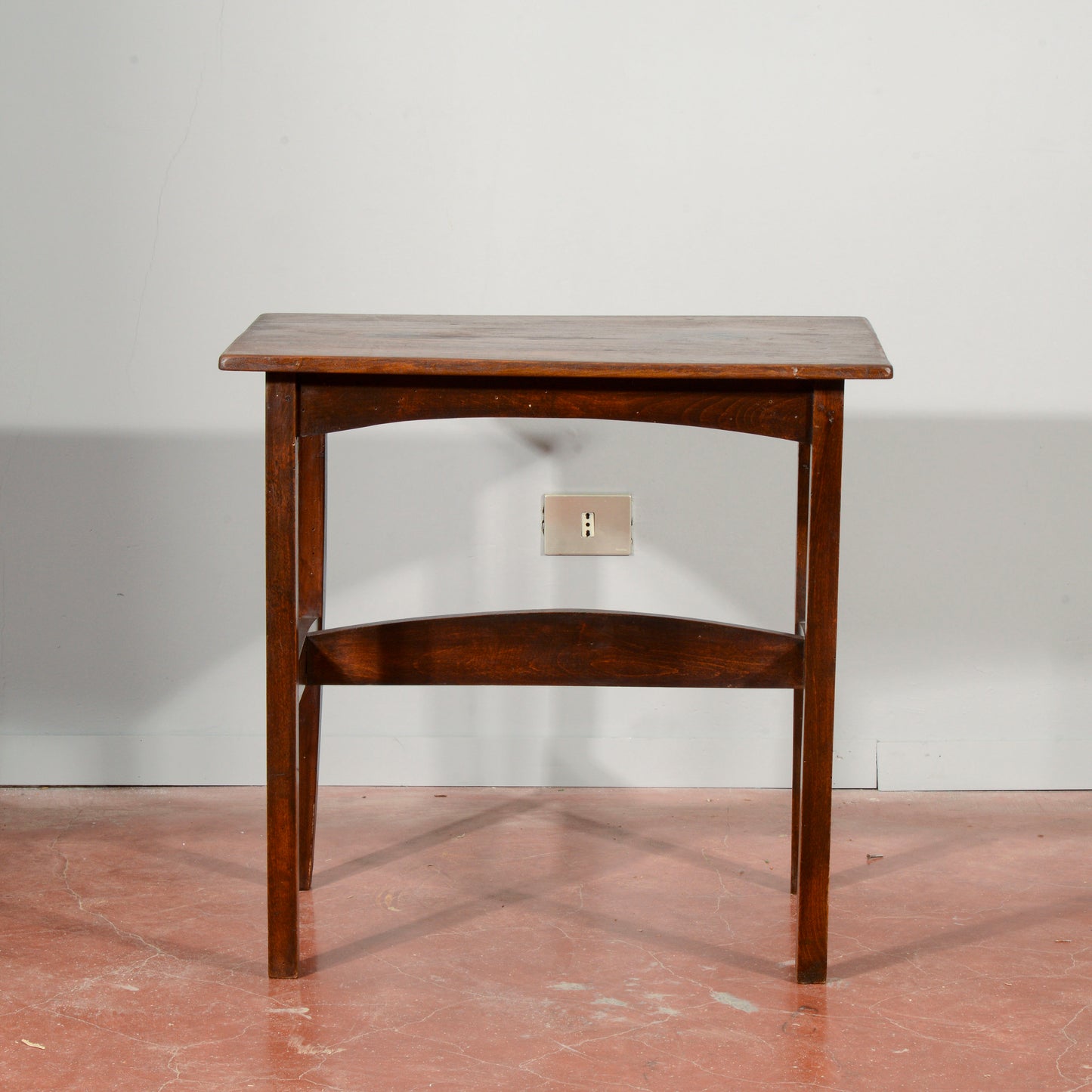 Tavolino basso in legno massello Italia 1940