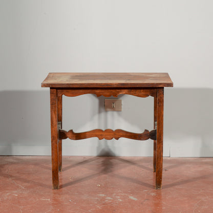 Tavolino basso legno massello  con crociera  intagliata Italia primo 1900