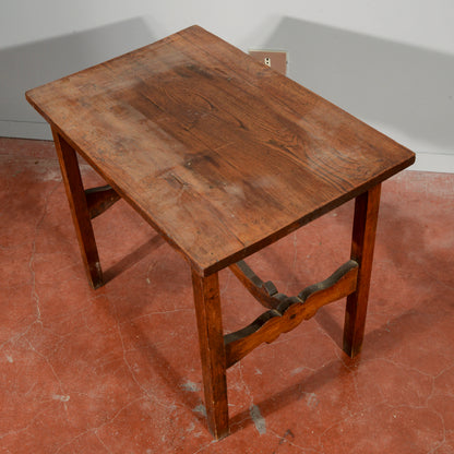 Tavolino basso legno massello  con crociera  intagliata Italia primo 1900