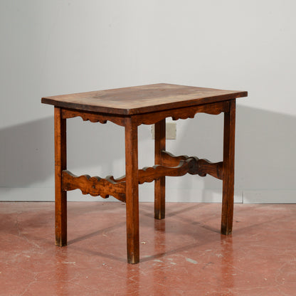 Tavolino basso legno massello  con crociera  intagliata Italia primo 1900