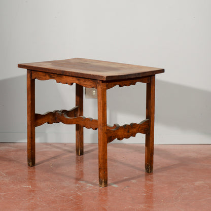 Tavolino basso legno massello  con crociera  intagliata Italia primo 1900