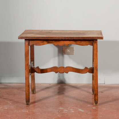 Tavolino basso legno massello  con crociera  intagliata Italia primo 1900