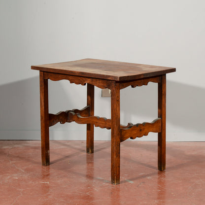 Tavolino basso legno massello  con crociera  intagliata Italia primo 1900