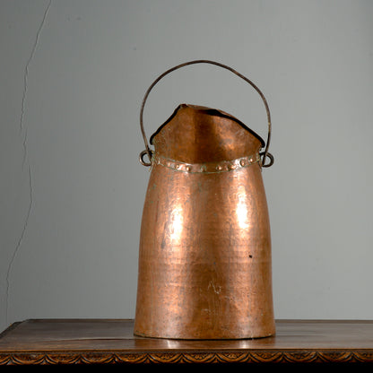 Vaso recipiente porta carbone legna camino in rame Italia XX secolo
