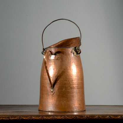 Vaso recipiente porta carbone legna camino in rame Italia XX secolo