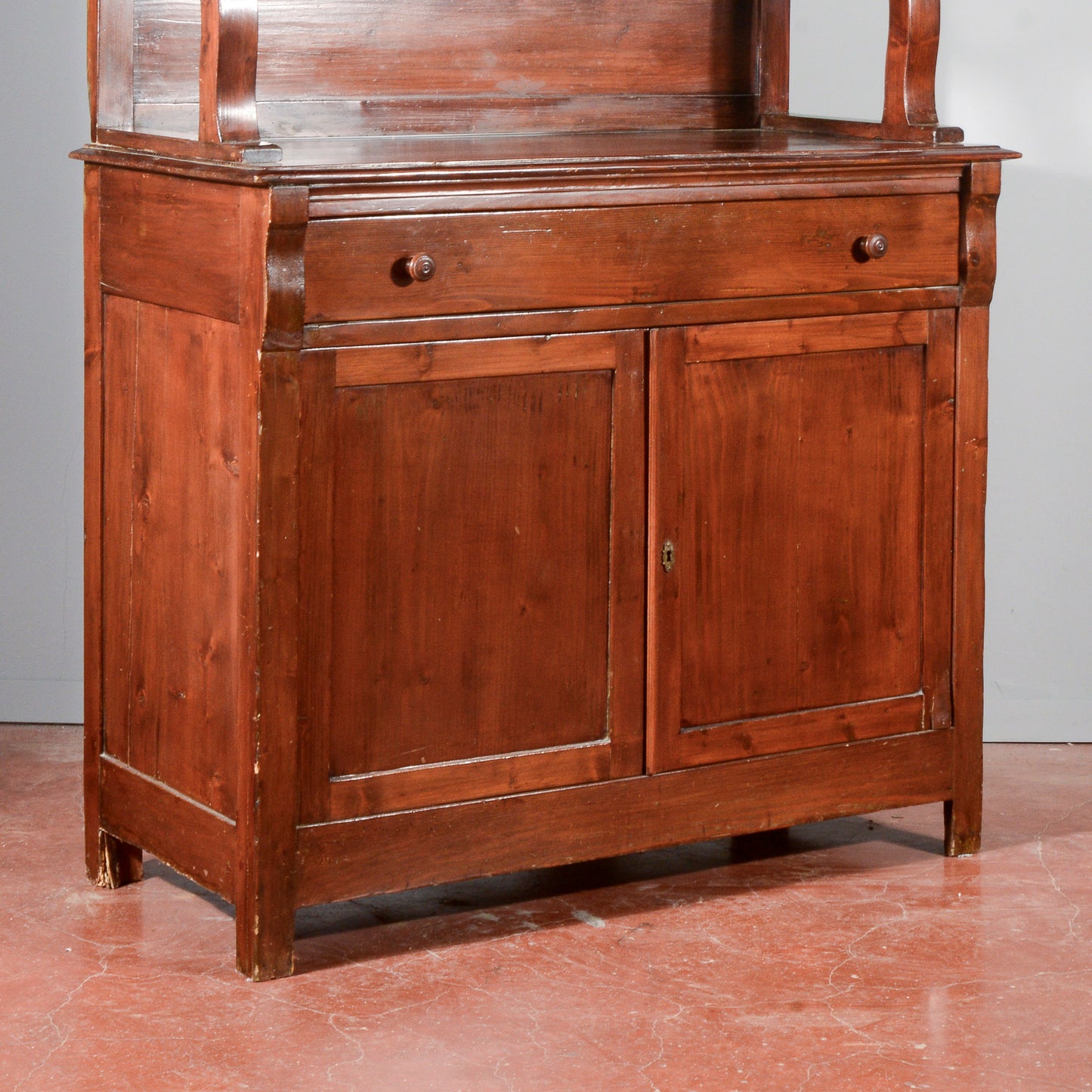 Credenza vetrina doppio corpo Liberty in abete Italia 1920