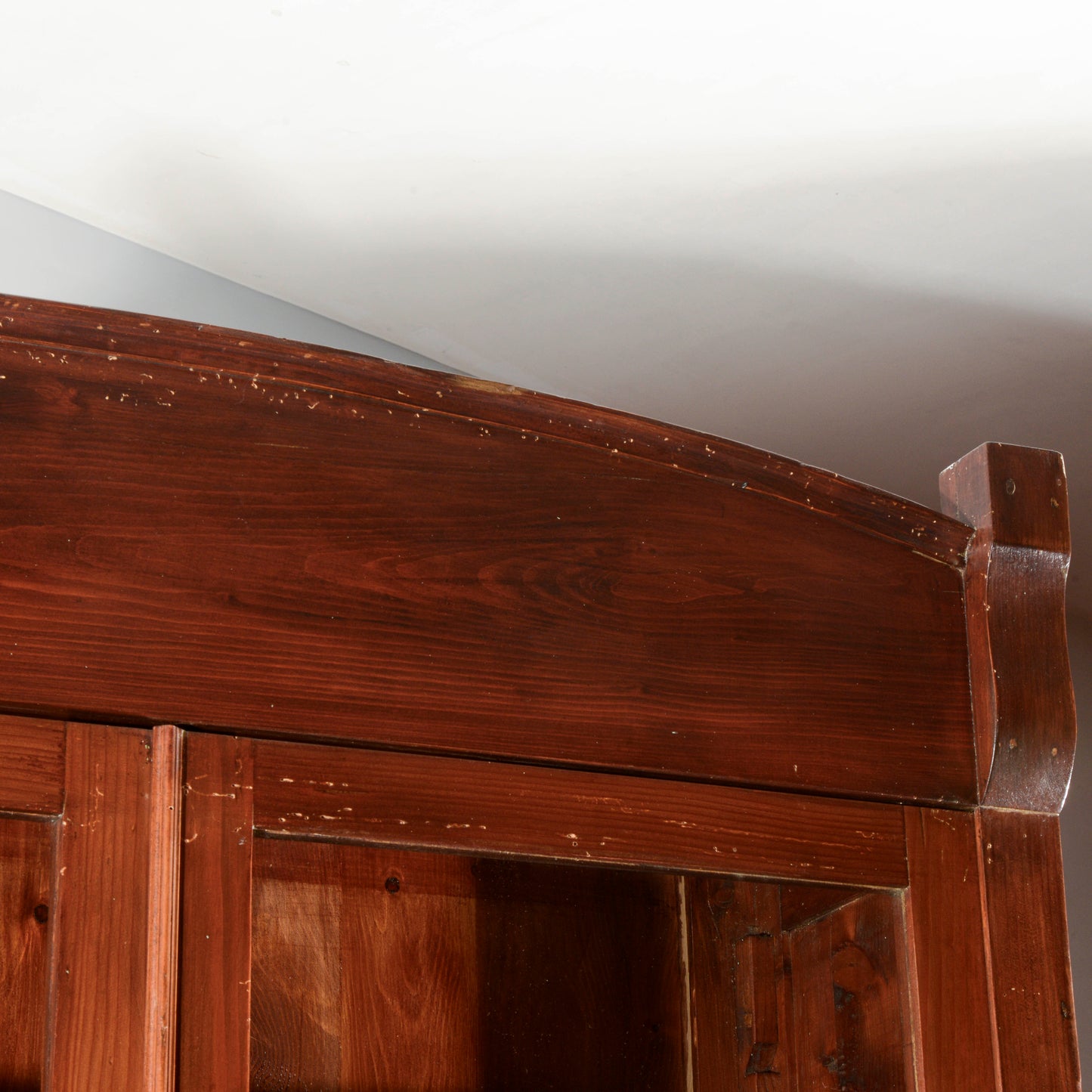 Credenza vetrina doppio corpo Liberty in abete Italia 1920