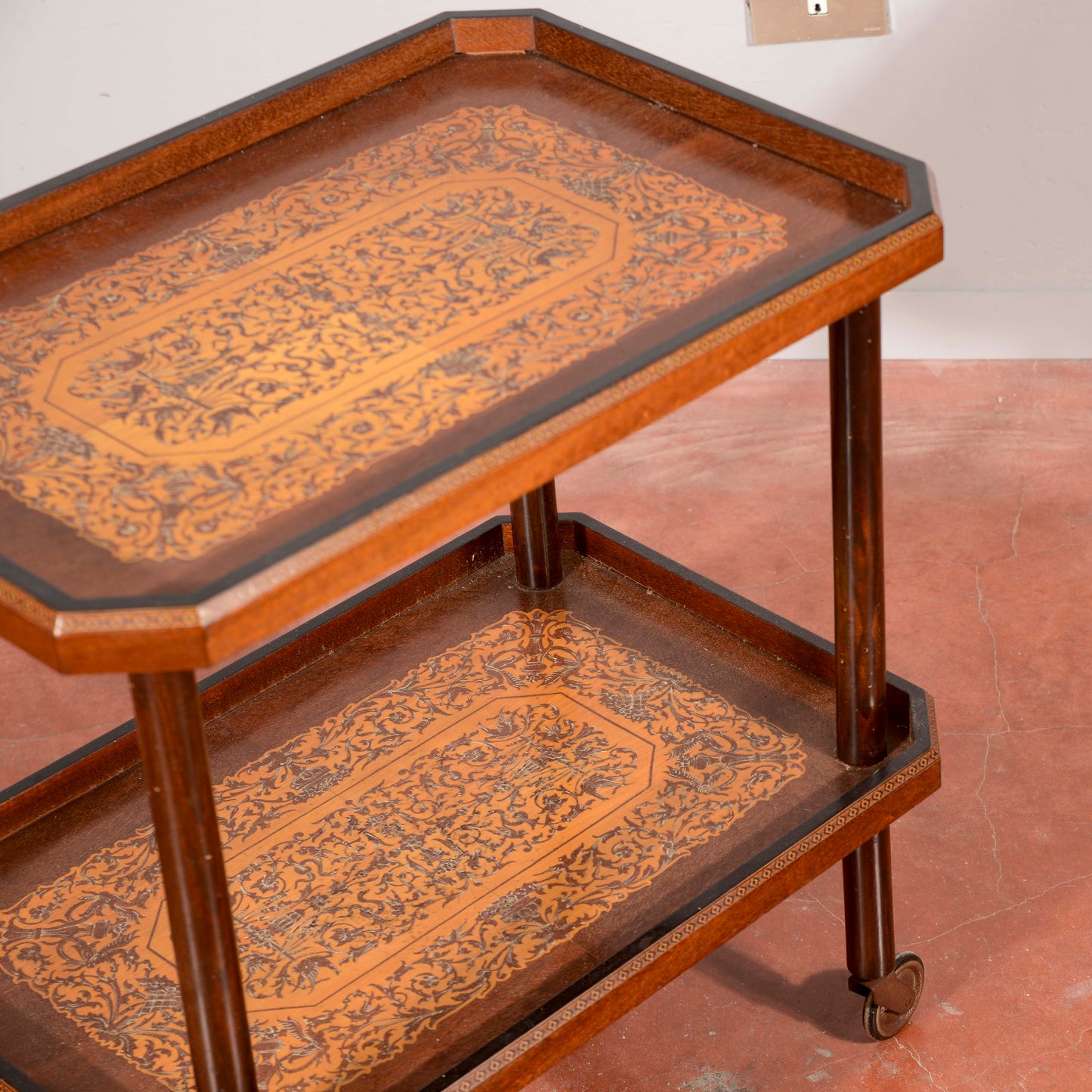 Carrello portavivande intarsiato,  e con doppio piano  Italia 1940