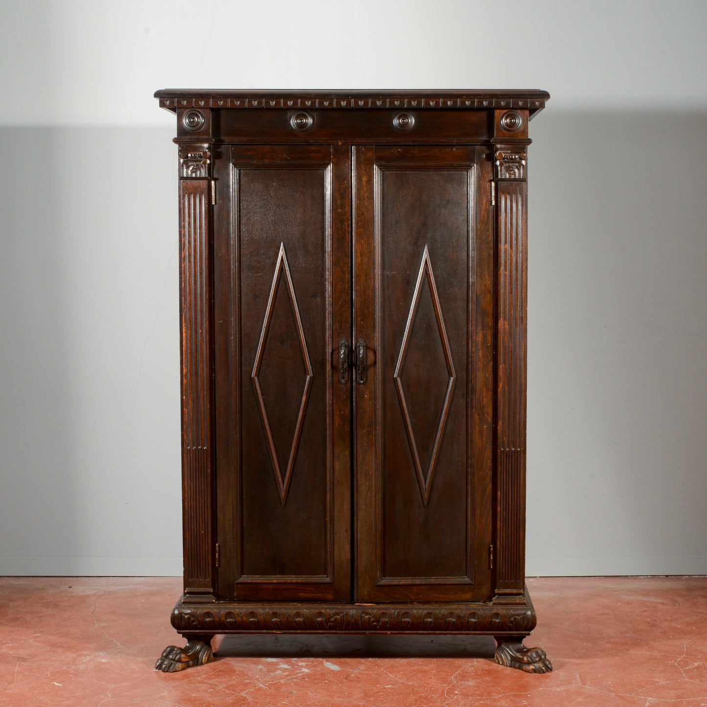 Armadietto stipo  libreria piedi leone con ripiani e cassetto stile rinascimento Italia epoca 1900