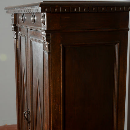 Armadietto stipo  libreria piedi leone con ripiani e cassetto stile rinascimento Italia epoca 1900