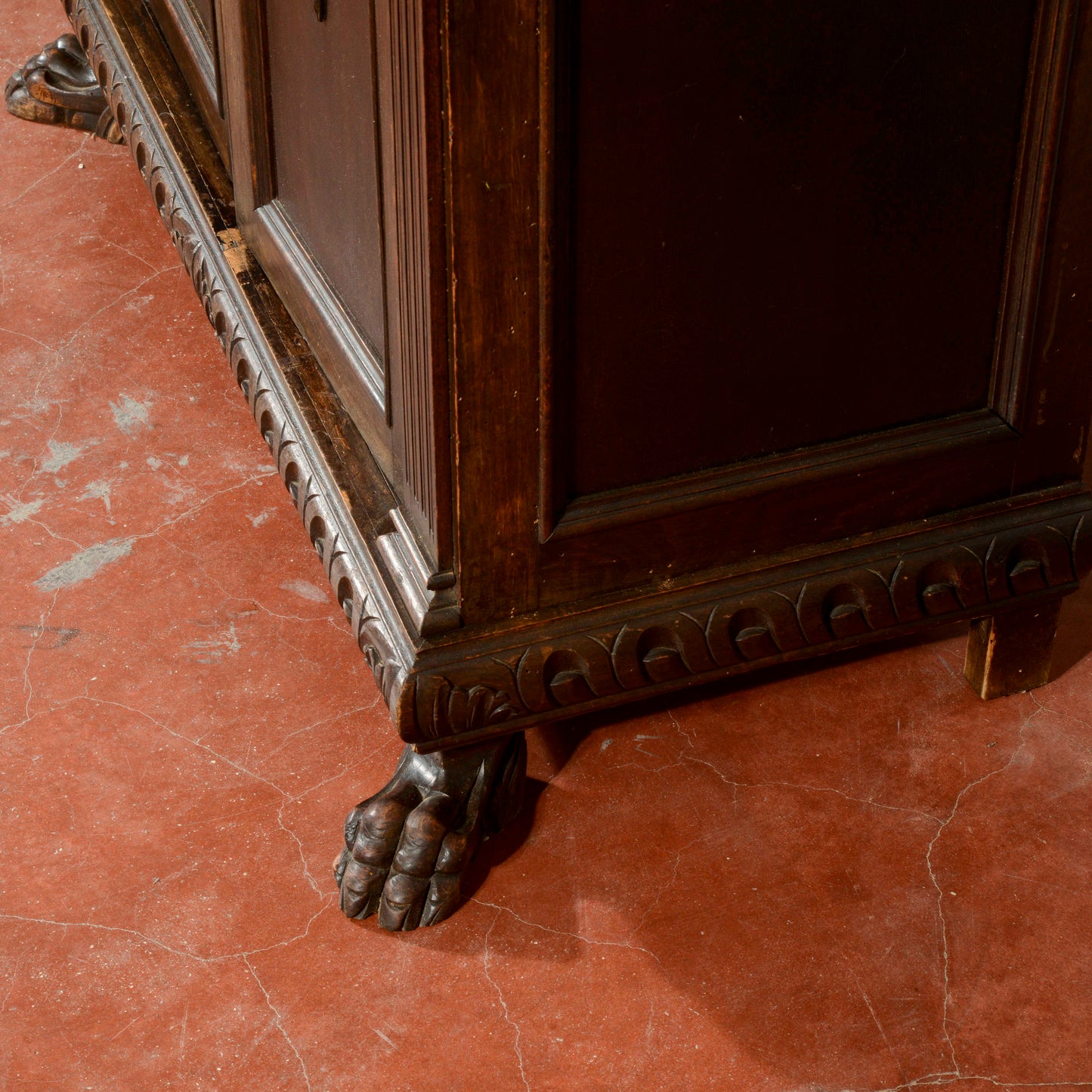 Armadietto stipo  libreria piedi leone con ripiani e cassetto stile rinascimento Italia epoca 1900