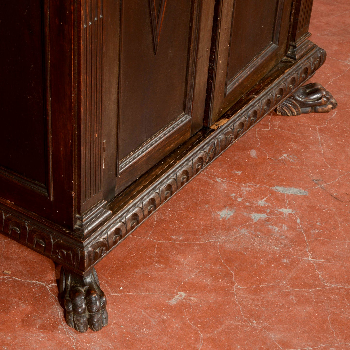Armadietto stipo  libreria piedi leone con ripiani e cassetto stile rinascimento Italia epoca 1900