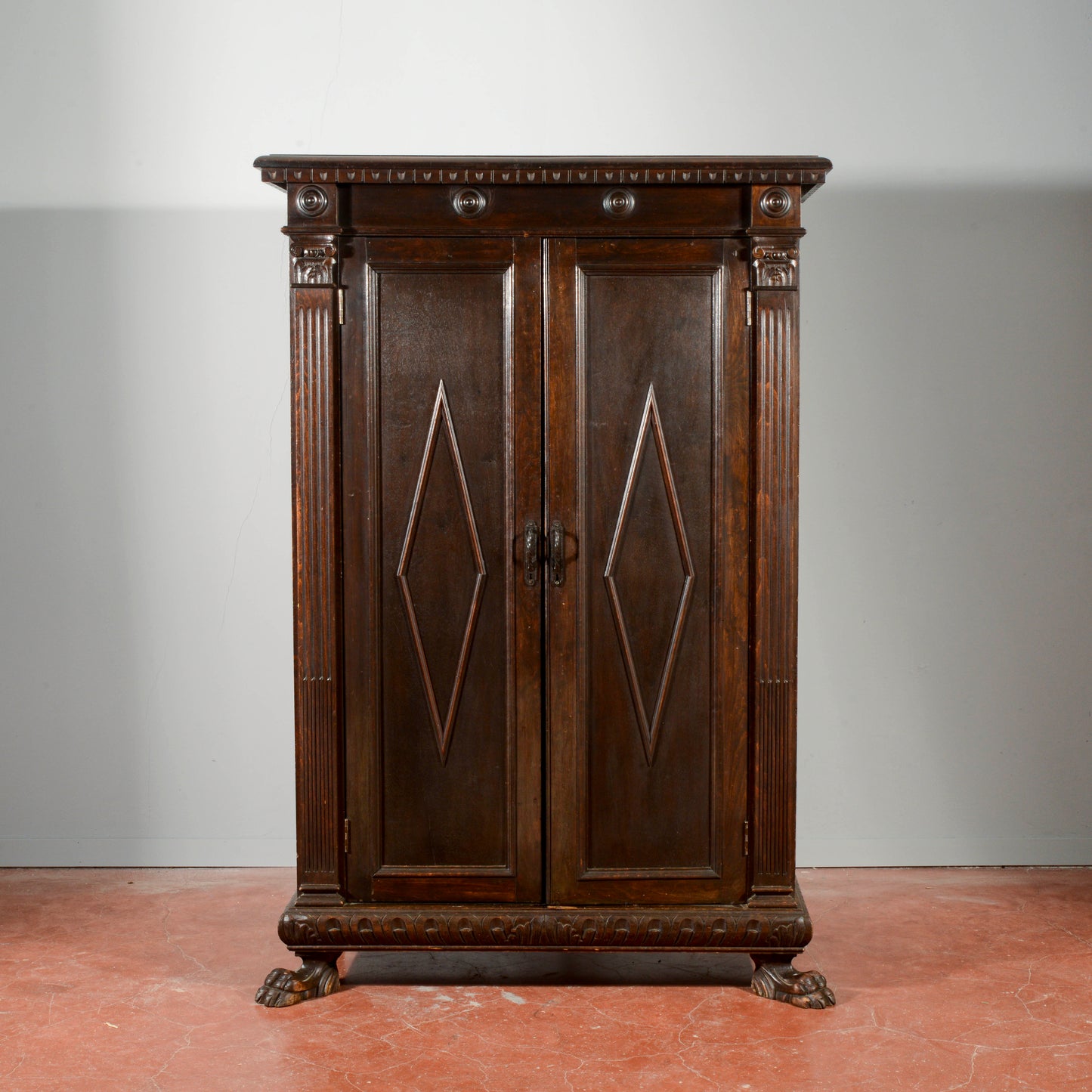 Armadietto stipo  libreria piedi leone con ripiani e cassetto stile rinascimento Italia epoca 1900