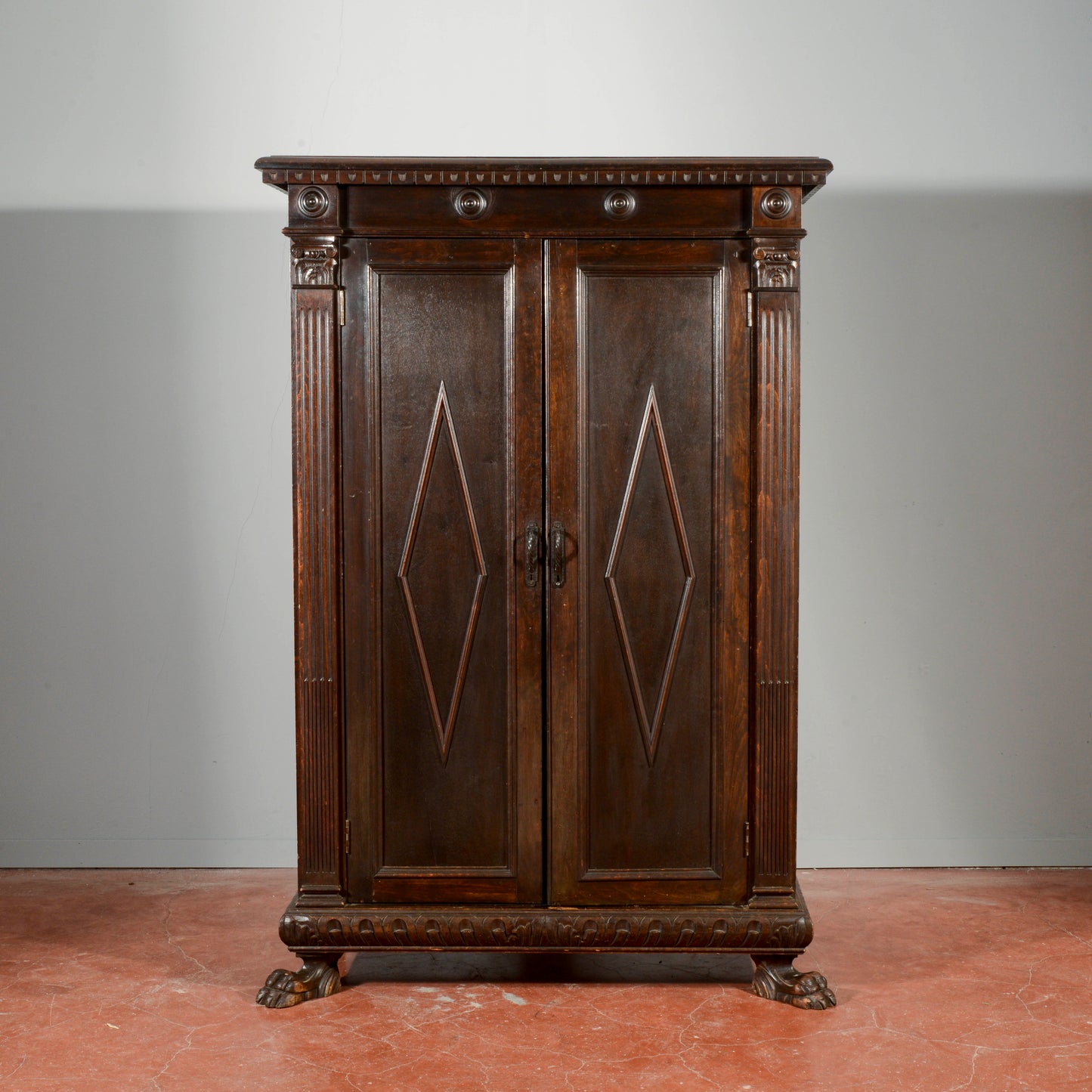 Armadietto stipo  libreria piedi leone con ripiani e cassetto stile rinascimento Italia epoca 1900