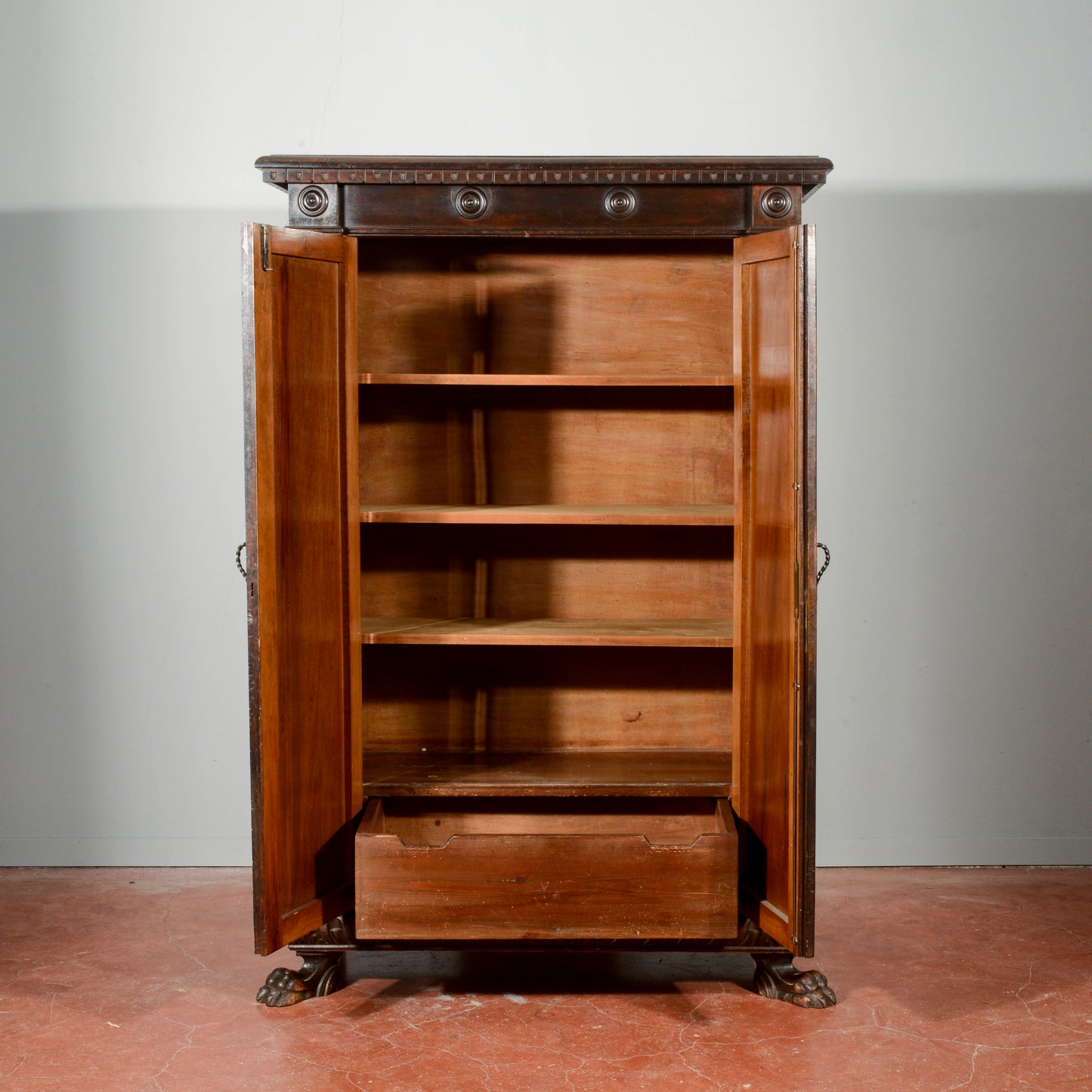 Armadietto stipo  libreria piedi leone con ripiani e cassetto stile rinascimento Italia epoca 1900