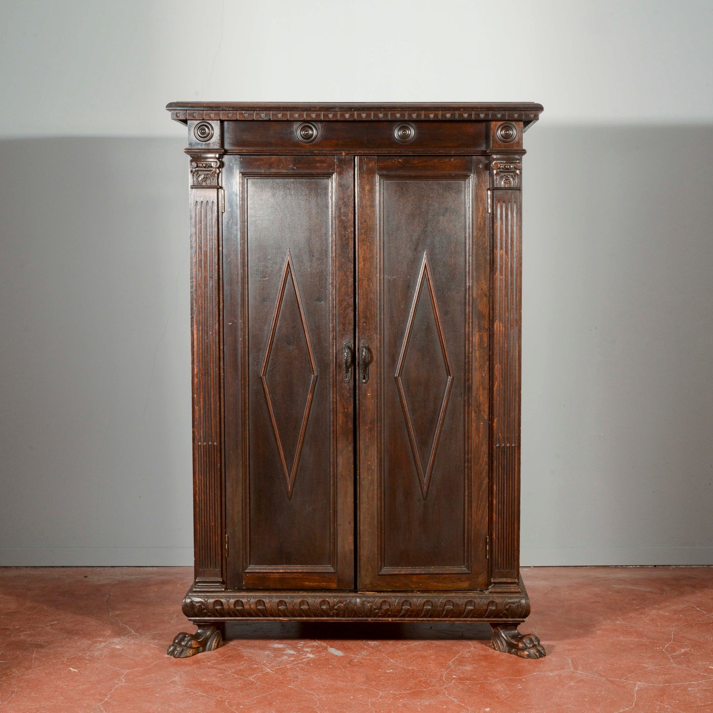 Armadietto stipo  libreria piedi leone con ripiani e cassetto stile rinascimento Italia epoca 1900