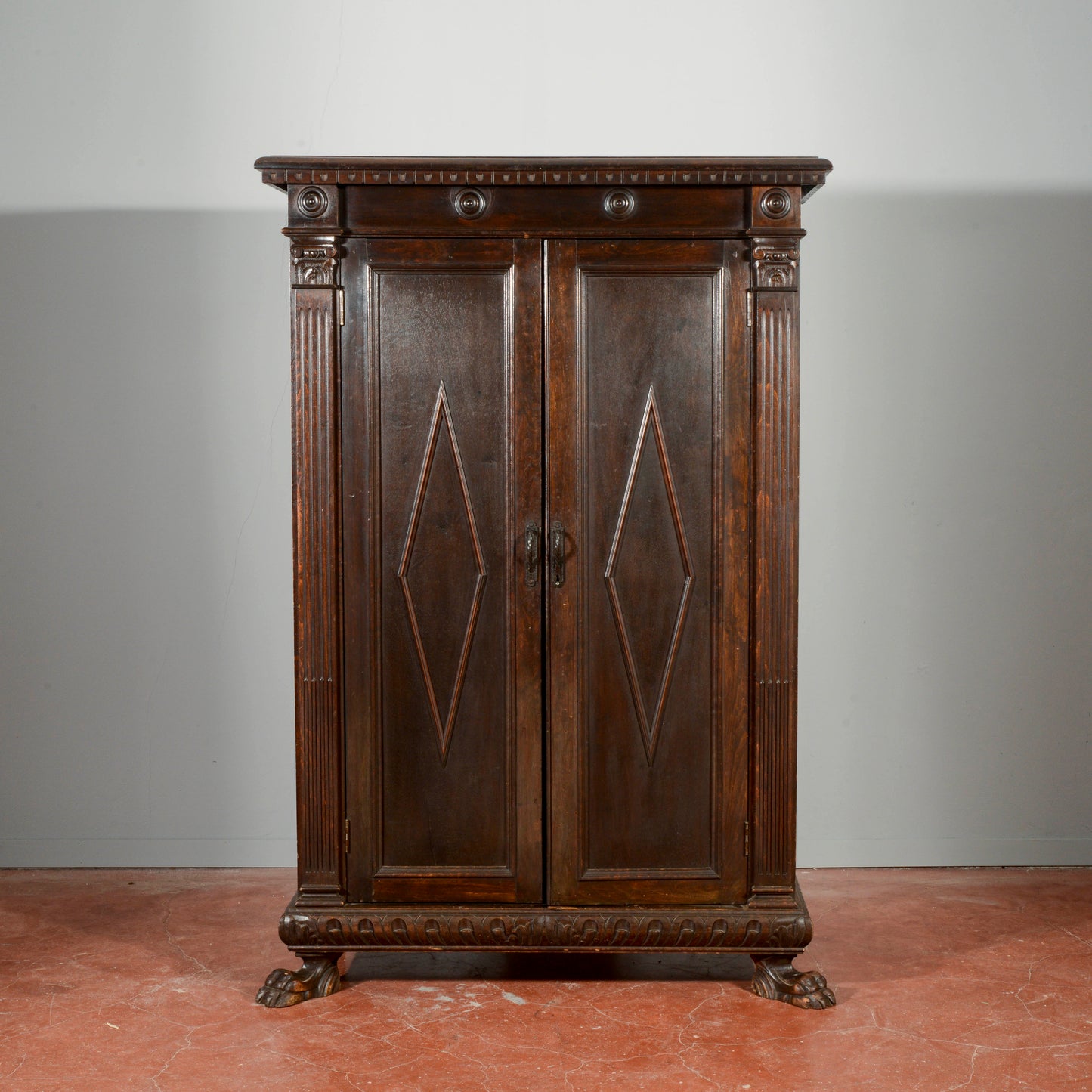 Armadietto stipo  libreria piedi leone con ripiani e cassetto stile rinascimento Italia epoca 1900