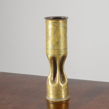 Vaso proiettile militare in ottone lavorato e inciso Italia XX secolo