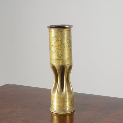 Vaso proiettile militare in ottone lavorato e inciso Italia XX secolo
